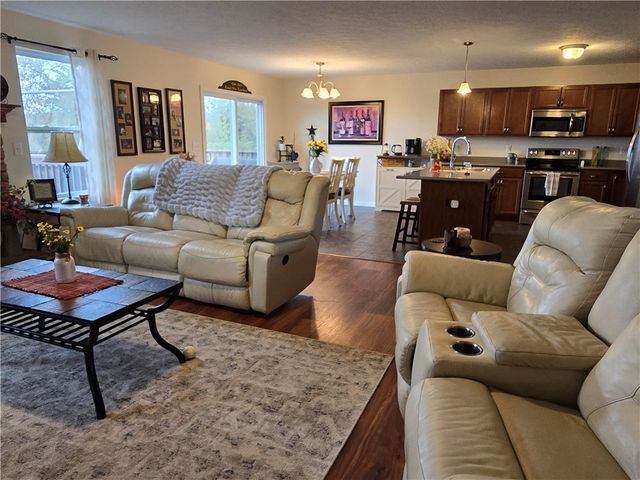 8478 Walthour Dr, Irwin, PA 15642