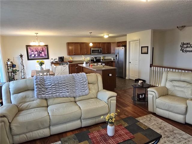 8478 Walthour Dr, Irwin, PA 15642