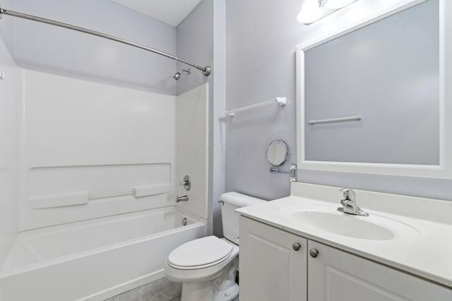7728 S Essex Gate Drive S, Dublin, OH 43016
