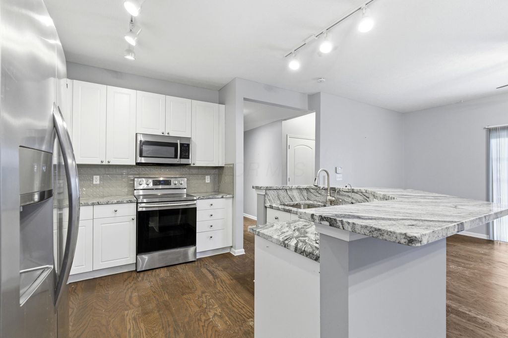 7728 S Essex Gate Drive S, Dublin, OH 43016