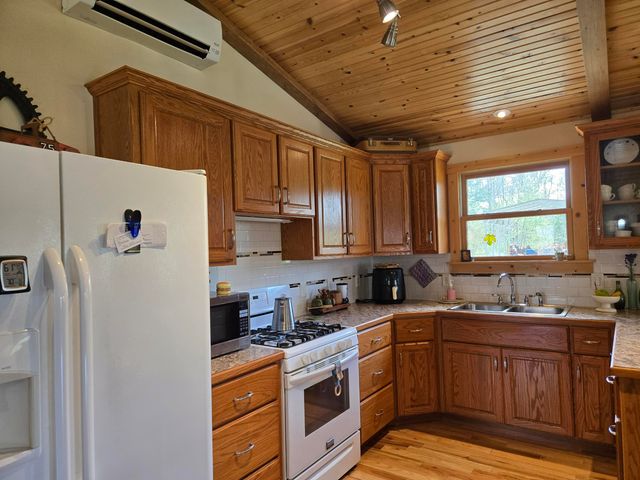 22407 Farm Road 2012, Crane, MO 65633