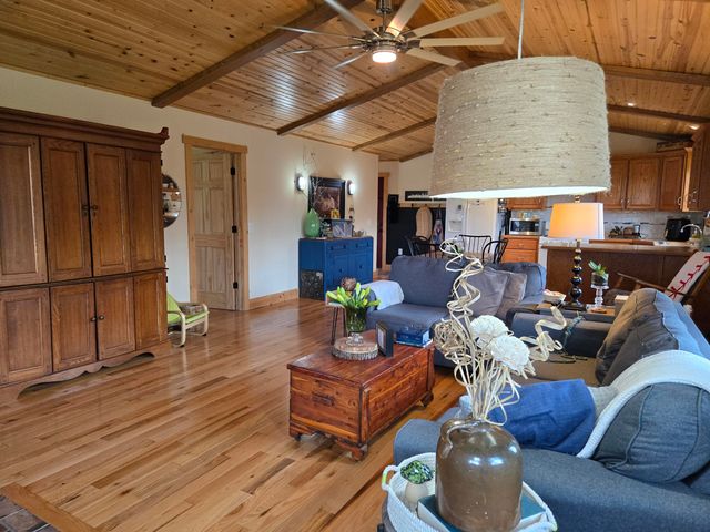 22407 Farm Road 2012, Crane, MO 65633