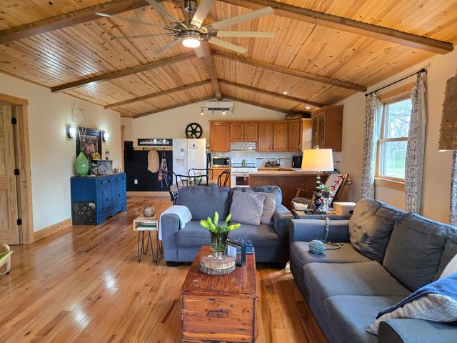 22407 Farm Road 2012, Crane, MO 65633