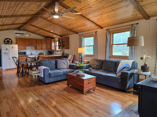 22407 Farm Road 2012, Crane, MO 65633