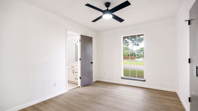 400 Brook Hollow Circle, Desoto, TX 75115