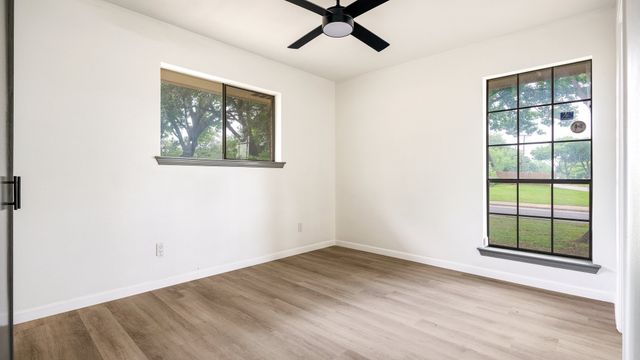 400 Brook Hollow Circle, Desoto, TX 75115