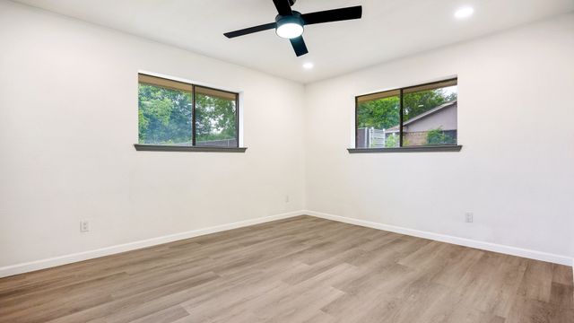 400 Brook Hollow Circle, Desoto, TX 75115