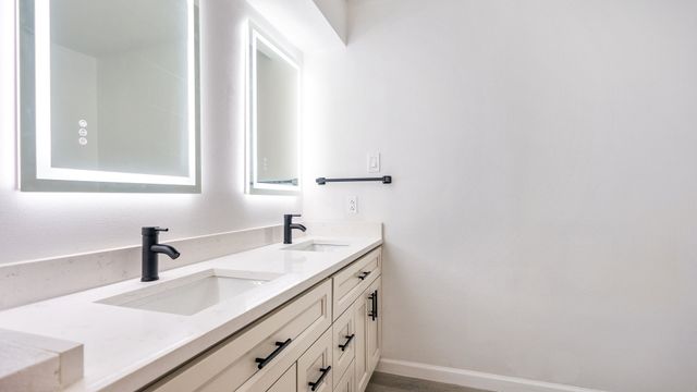 400 Brook Hollow Circle, Desoto, TX 75115