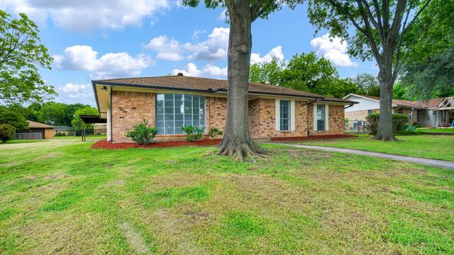 400 Brook Hollow Circle, Desoto, TX 75115