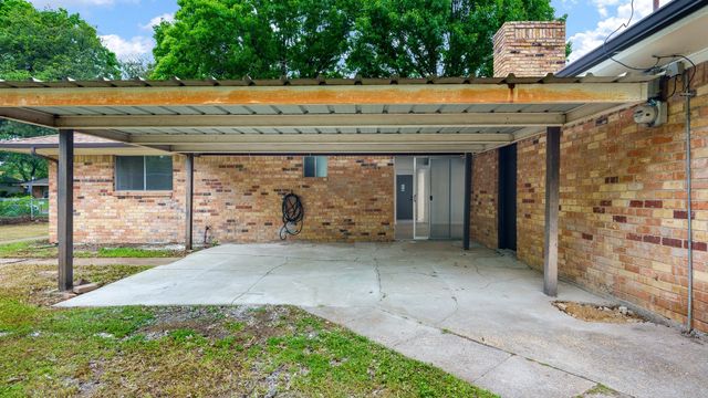 400 Brook Hollow Circle, Desoto, TX 75115