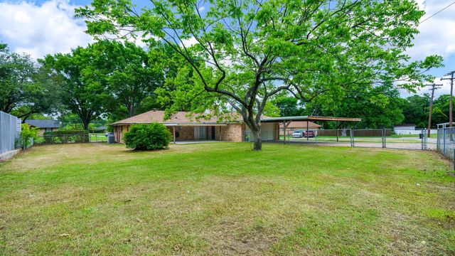 400 Brook Hollow Circle, Desoto, TX 75115