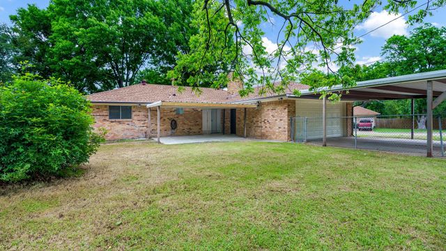 400 Brook Hollow Circle, Desoto, TX 75115