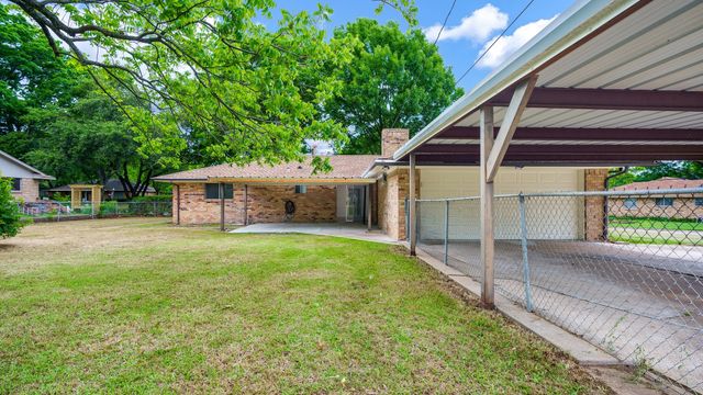 400 Brook Hollow Circle, Desoto, TX 75115