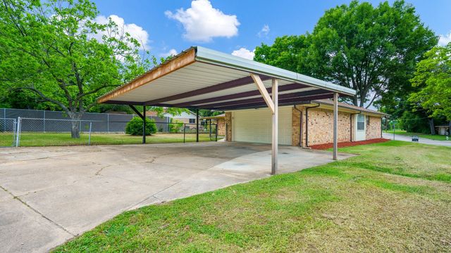400 Brook Hollow Circle, Desoto, TX 75115