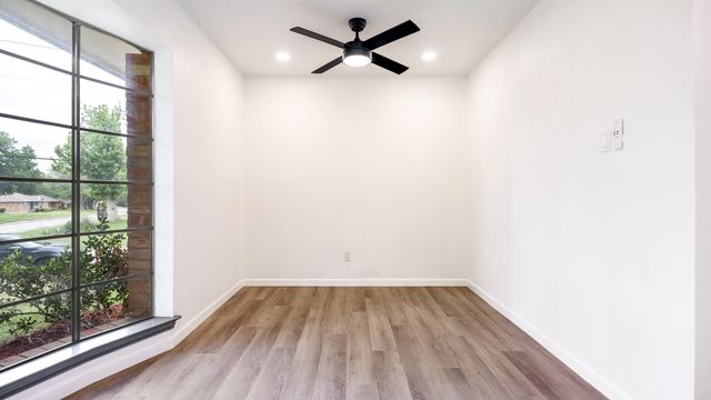 400 Brook Hollow Circle, Desoto, TX 75115