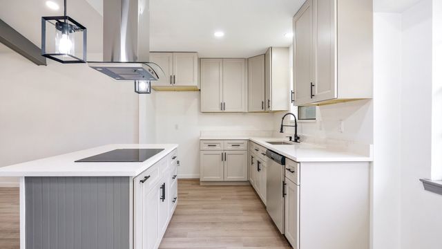 400 Brook Hollow Circle, Desoto, TX 75115