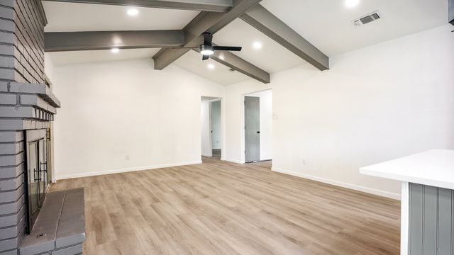 400 Brook Hollow Circle, Desoto, TX 75115