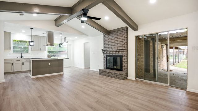 400 Brook Hollow Circle, Desoto, TX 75115