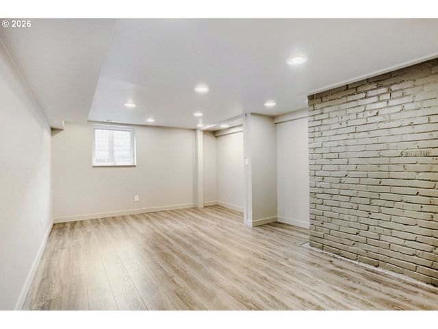 4201 Se HAROLD St, Portland, OR 97206