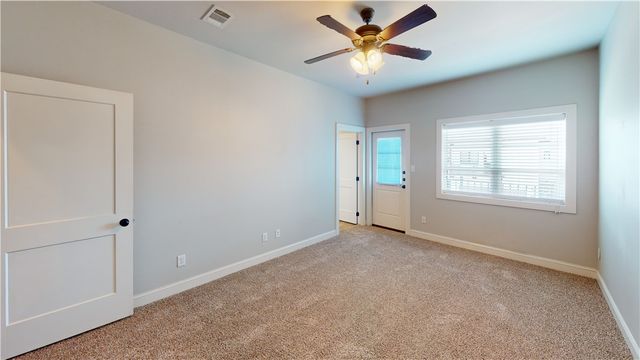 203 Brentwood Drive E 11, College Station, TX 77840