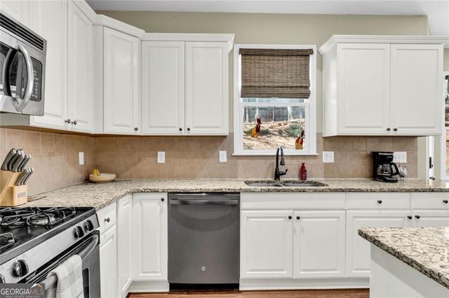 6043 Fords Lake Court NW, Acworth, GA 30101