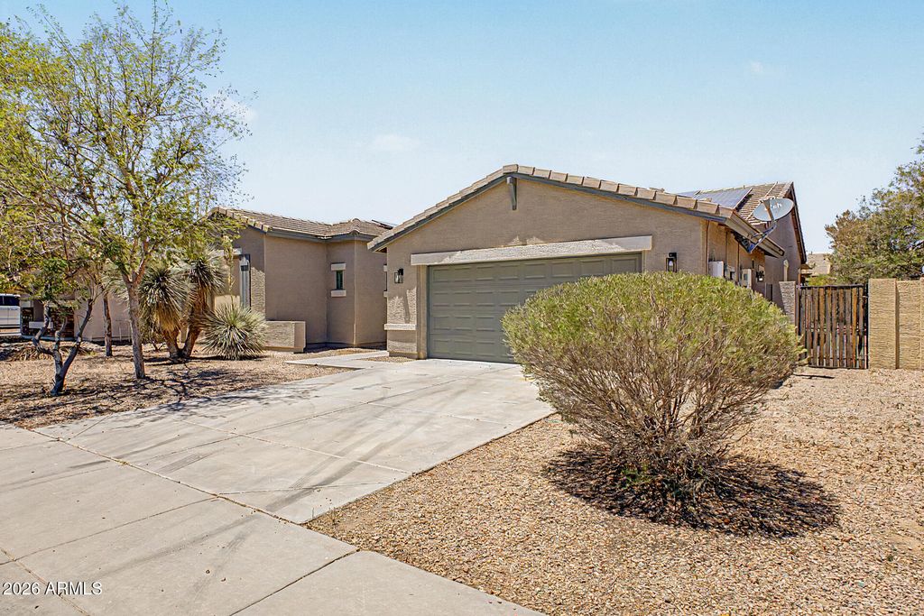 206 W BLUE LAGOON Drive, Casa Grande, AZ 85122 — photo 2