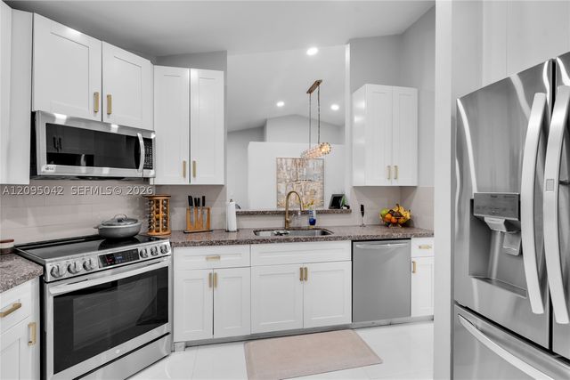 11817 SW 7th St, Pembroke Pines, FL 33025