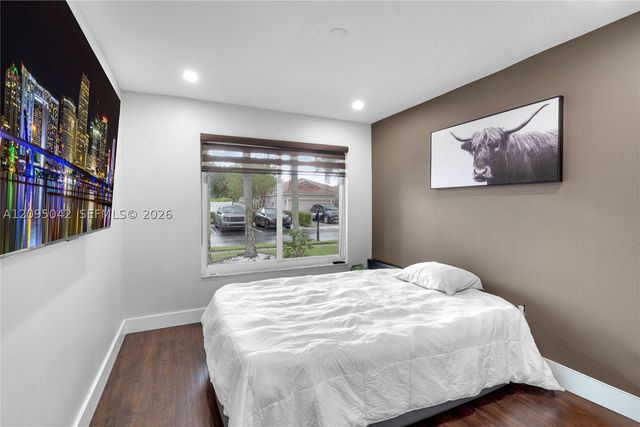 11817 SW 7th St, Pembroke Pines, FL 33025