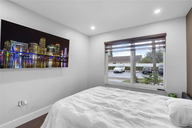 11817 SW 7th St, Pembroke Pines, FL 33025