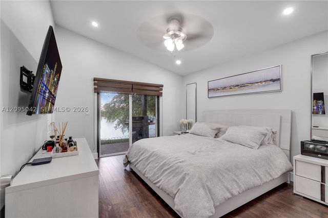 11817 SW 7th St, Pembroke Pines, FL 33025