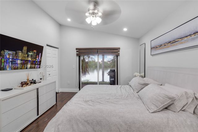 11817 SW 7th St, Pembroke Pines, FL 33025