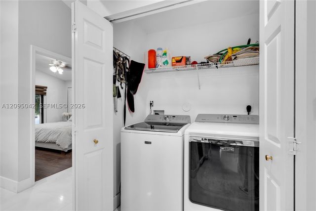 11817 SW 7th St, Pembroke Pines, FL 33025