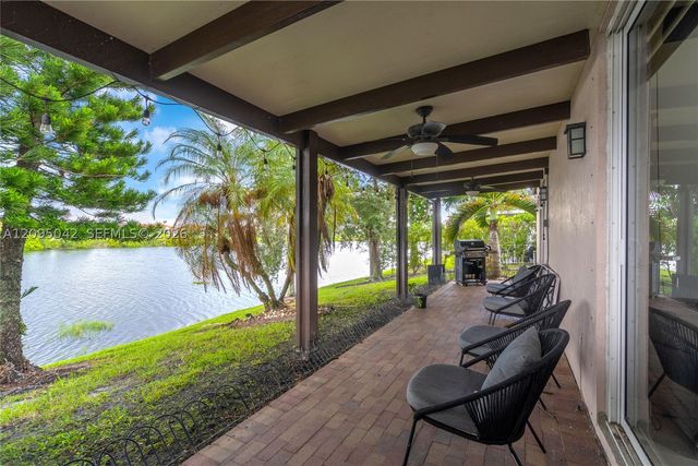11817 SW 7th St, Pembroke Pines, FL 33025