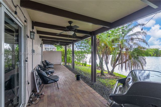 11817 SW 7th St, Pembroke Pines, FL 33025