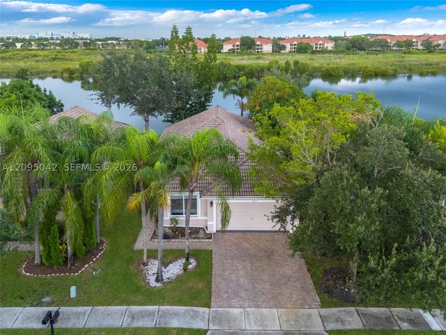 11817 SW 7th St, Pembroke Pines, FL 33025
