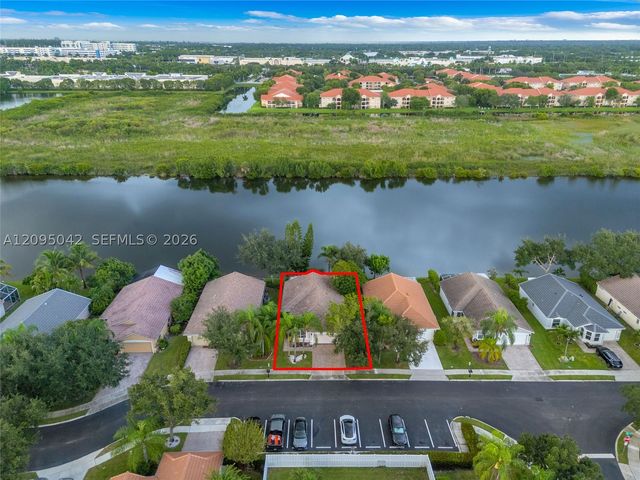 11817 SW 7th St, Pembroke Pines, FL 33025
