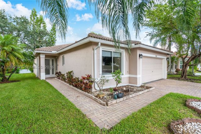 11817 SW 7th St, Pembroke Pines, FL 33025