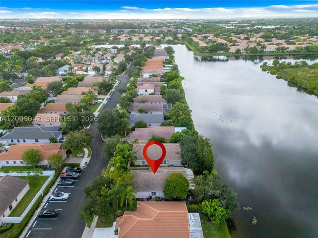 11817 SW 7th St, Pembroke Pines, FL 33025