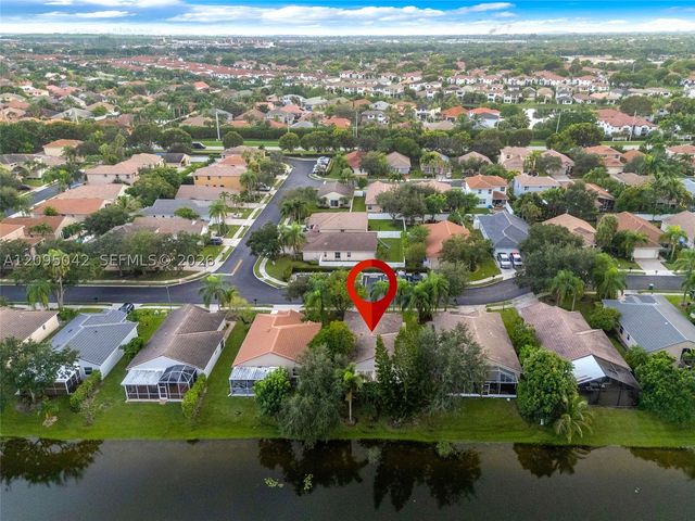 11817 SW 7th St, Pembroke Pines, FL 33025