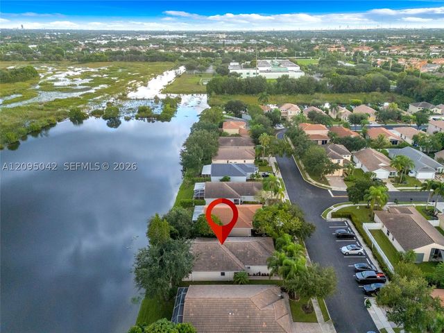 11817 SW 7th St, Pembroke Pines, FL 33025