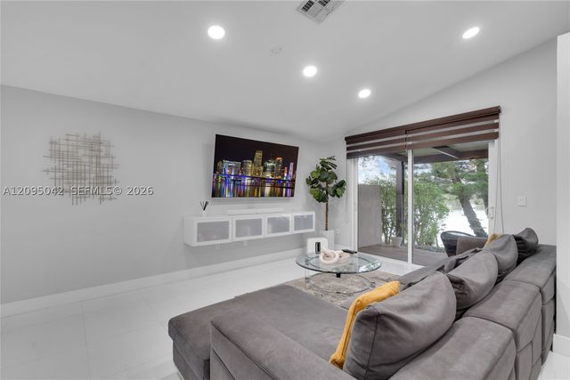 11817 SW 7th St, Pembroke Pines, FL 33025