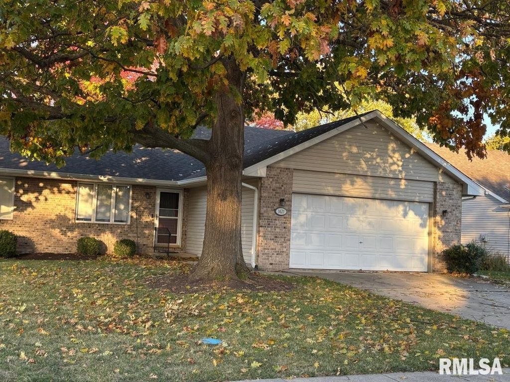 1621 Woodmore Drive, Springfield, IL 62711