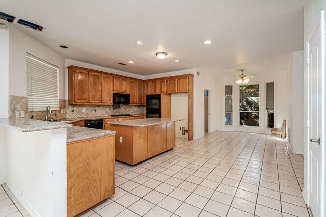 2514 Fallview Lane, Carrollton, TX 75007