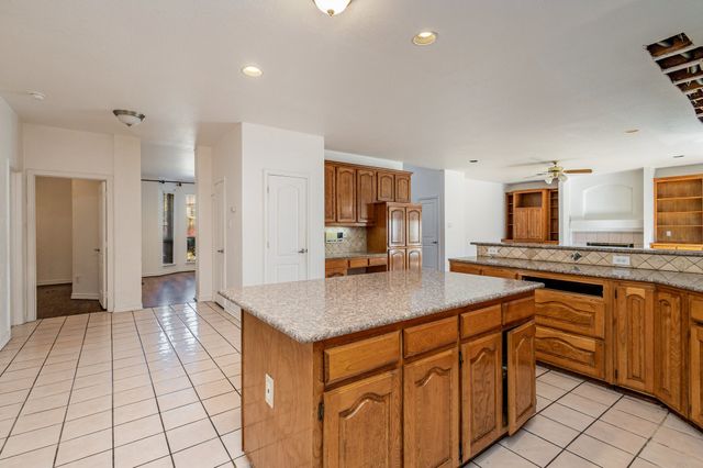 2514 Fallview Lane, Carrollton, TX 75007