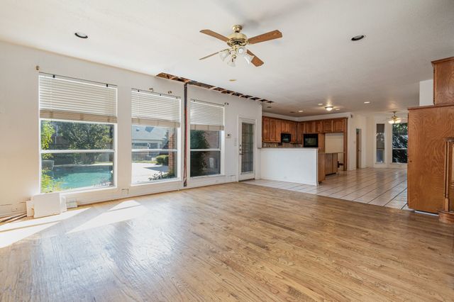 2514 Fallview Lane, Carrollton, TX 75007