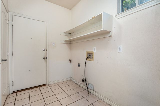 2514 Fallview Lane, Carrollton, TX 75007