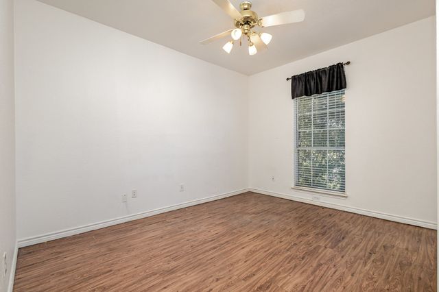 2514 Fallview Lane, Carrollton, TX 75007