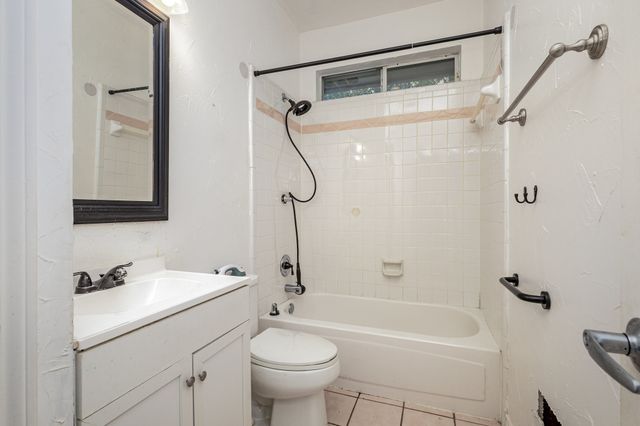 2514 Fallview Lane, Carrollton, TX 75007