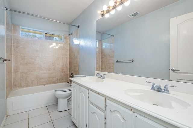 2514 Fallview Lane, Carrollton, TX 75007