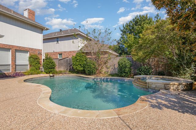 2514 Fallview Lane, Carrollton, TX 75007